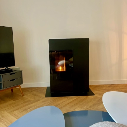 Poêle à pellets Rika Domo en finition noir mat à Caen