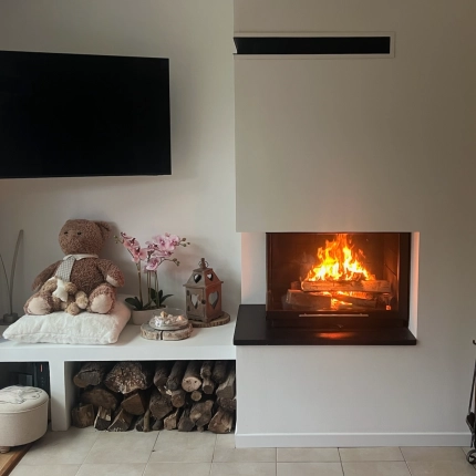 Cheminée Totem Fire Latéral 800 dans une habitation à Villerville