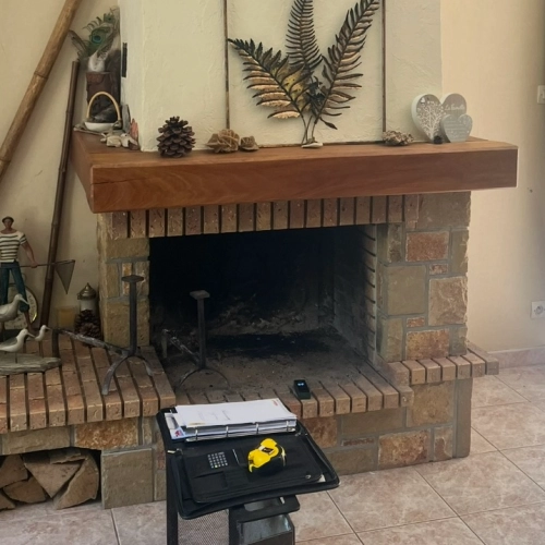 Poêle à bois Jotul F400 installé dans une maison à Mondeville