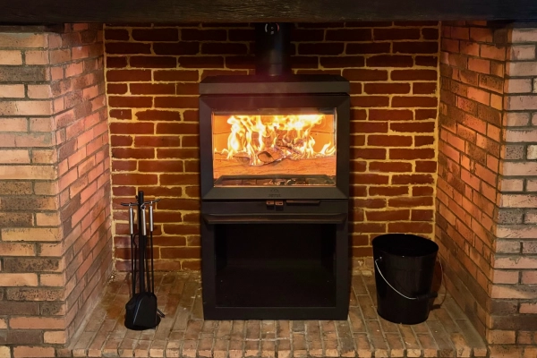 Installation d’un poêle à bois Jotul F520 au cœur du Pays d'Auge
