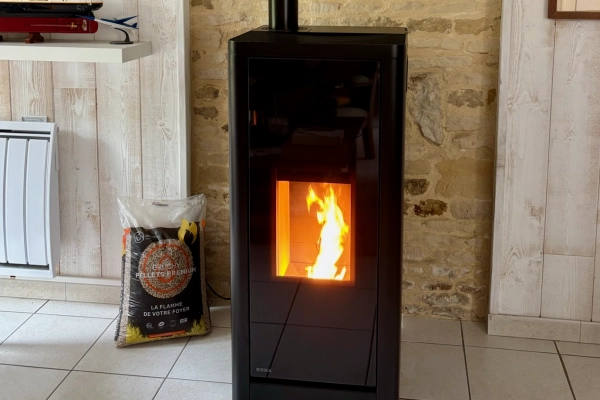 Poêle à granulés Rika Sumo installé chez un particulier à Verson