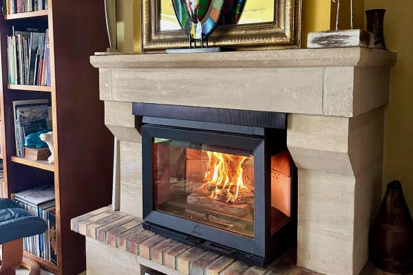 Pose d’un insert bois Jotul dans la côte de nacre.